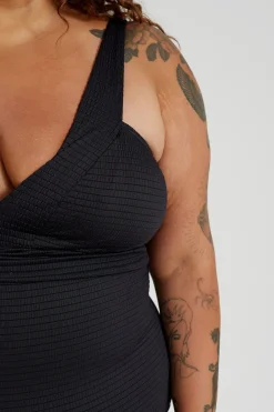 Gwen One Piece Curve - Black Runch