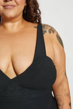 Gwen One Piece Curve - Black Waffle
