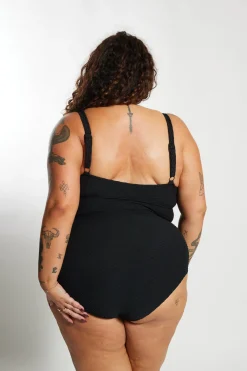 Gwen One Piece Curve - Black Waffle