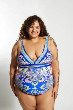 Gwen One Piece Curve - Peacock Swirls