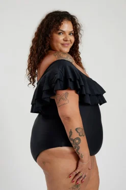 Miranda 02 One Piece Curve - Black on Black